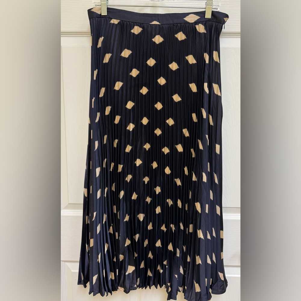 Ann Taylor/pleaded skirt/waste 32”/34”/zip up down the side with a hook/